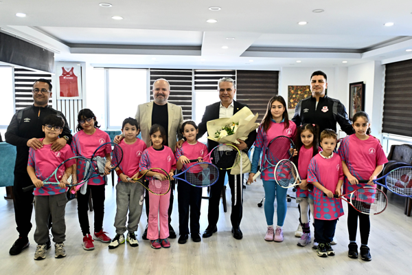 Muratpaşa Belediyesi Tenis Performans Takımından Başkan Uysal’a ziyaret