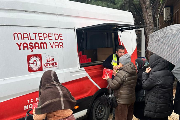 Maltepe Belediyesi’nden kandil simidi ikramı