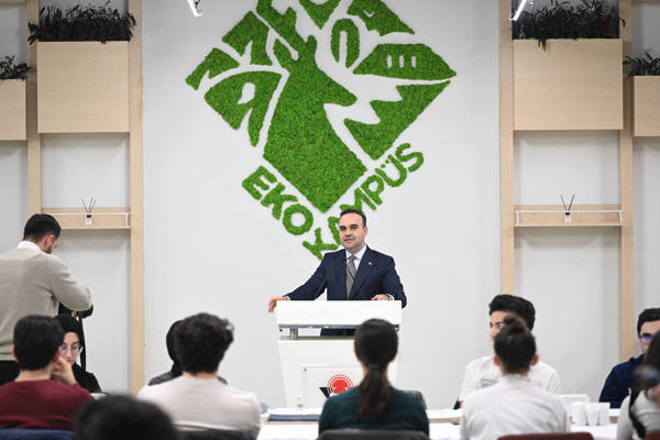 Bakan Kacır, TÜBİTAK Fen Lisesi öğrencileriyle iftarda buluştu