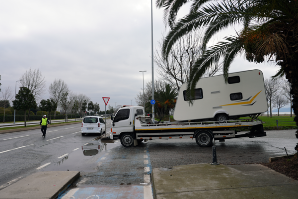 Maltepe Belediyesi’nden karavan işgallerine yönelik çalışma