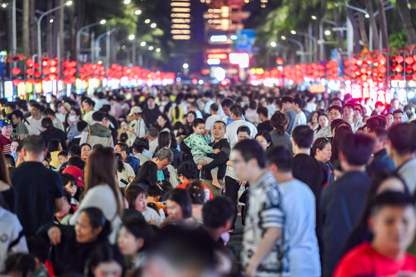 Çin’de Bahar Bayramı tatilinde tüketim ve yurt içi seyahatlerde büyük artış