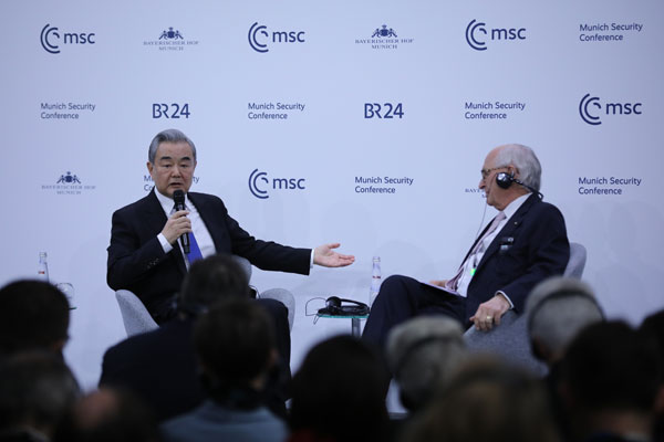 Wang Yi: Japonya’daki tehlikeli eğilimlere karşı dikkatli olunmalı