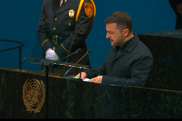 Zelenki: Rusya, 420 insansız hava aracı ve 39 füze ile halkımıza ateş açtı