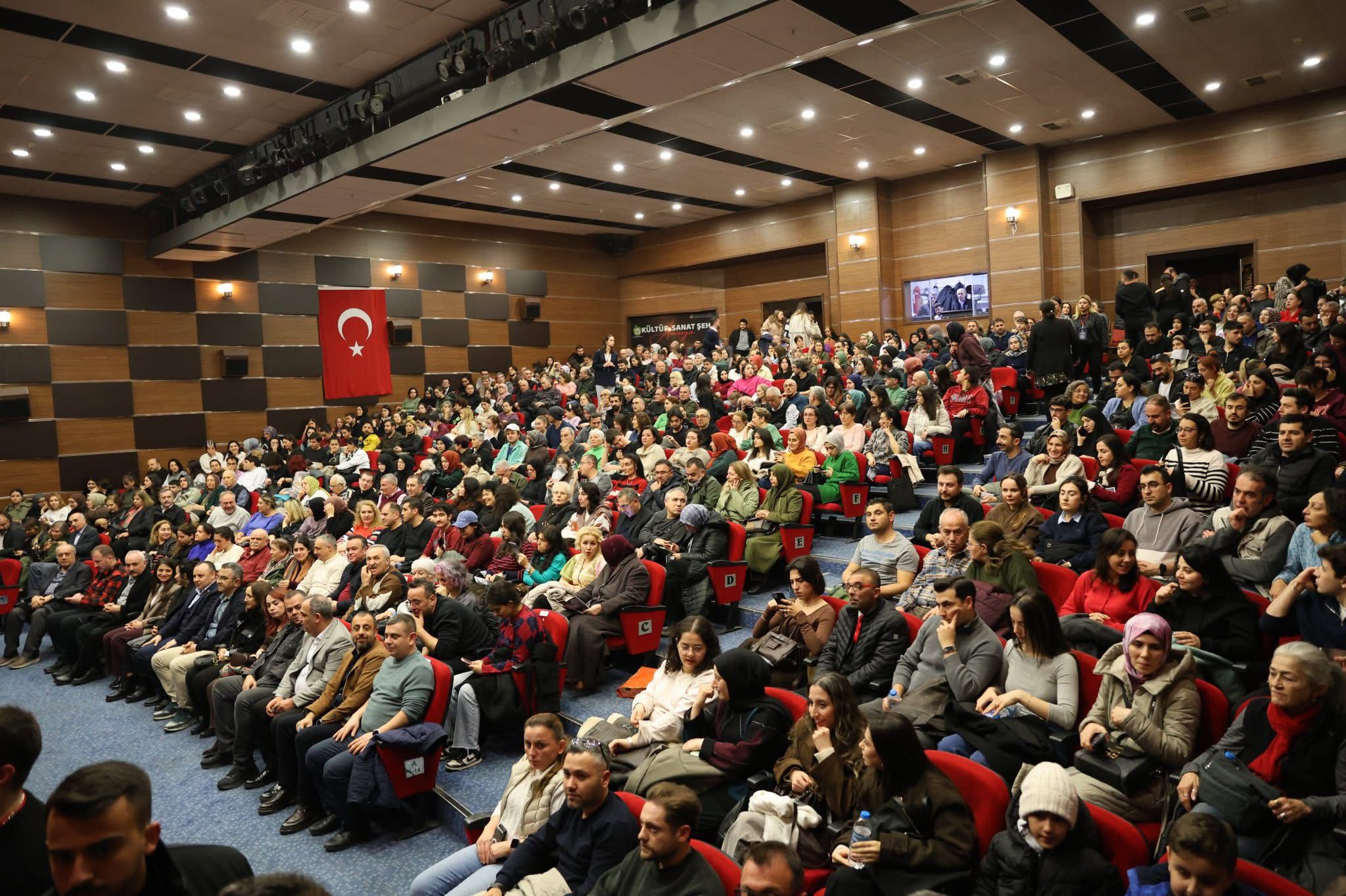 Giresun Belediyesi Şehir Tiyatrosu Amasya’da sahne aldı