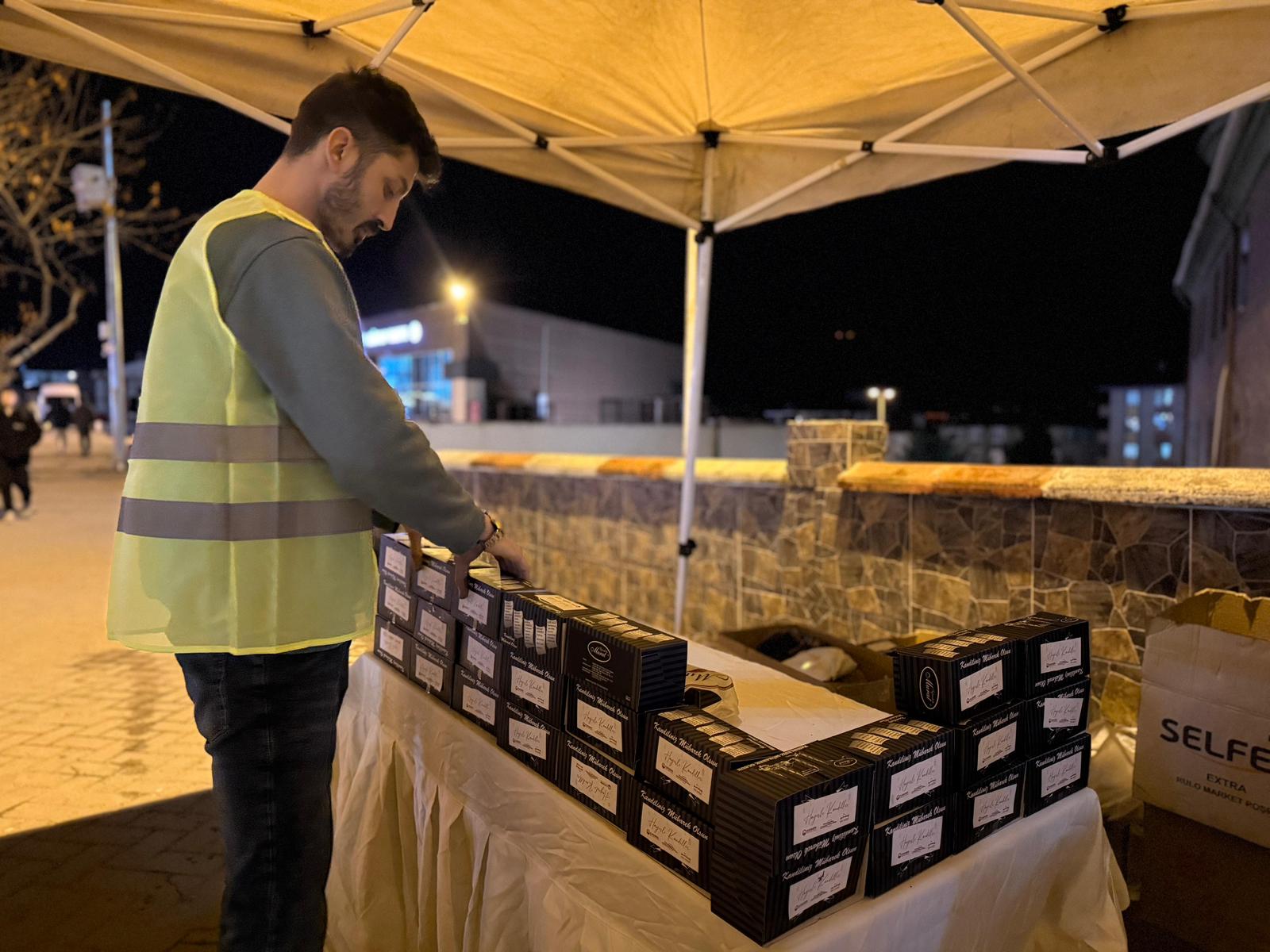 Başkan Çetinkaya, Berat Kandili’nde vatandaşlarla bir araya geldi