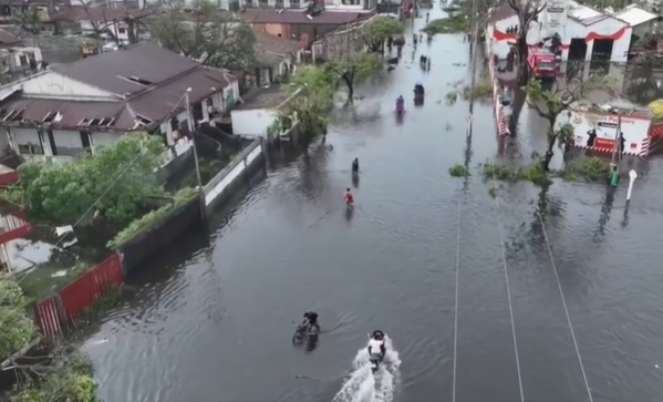 Fırtına Madagaskar’ın liman kentini harabeye çevirdi; 40’a yakın ölü