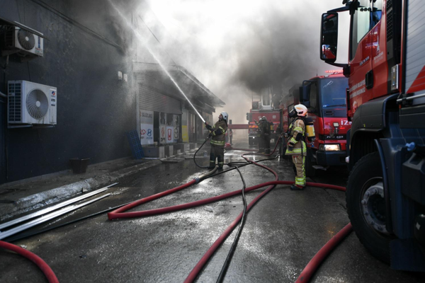 Buca’da Sanayi Sitesi’nde yangın