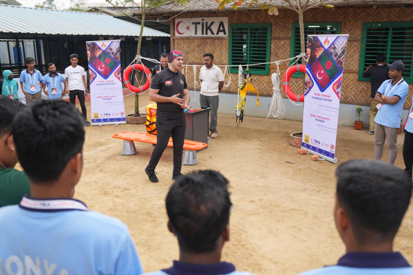 Arakanlı mültecilere afet eğitimi verildi