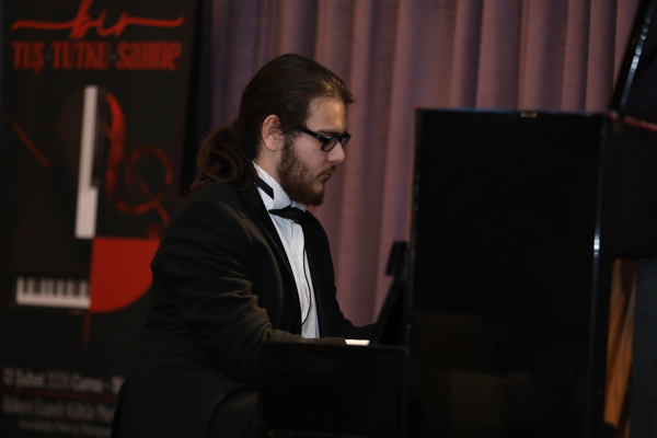 İsmail Baha Sürelsan Konservatuarı öğrencileri sahnede