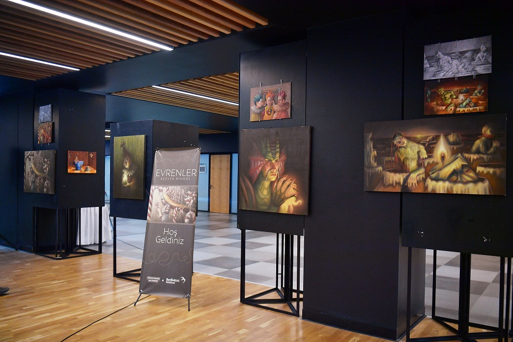 “Evrenler” Beylikdüzü’nde sanatseverlerle buluştu