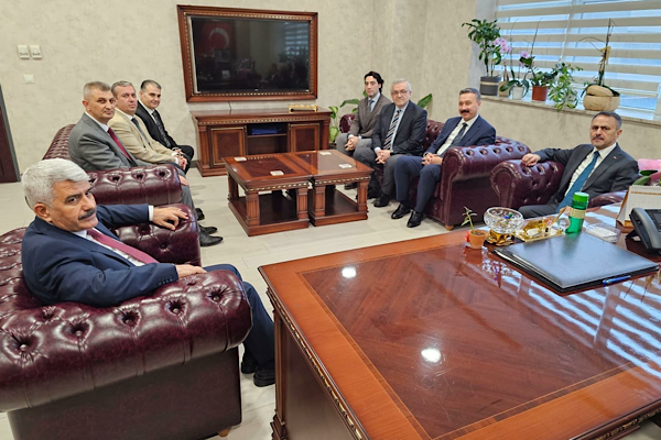 Vali Aktaş’tan Gölcük’te sağlık kurumlarına ziyaret