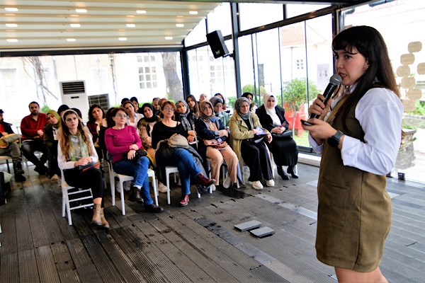 Bornova’da sağlıklı ilişkiler temalı söyleşi düzenlendi