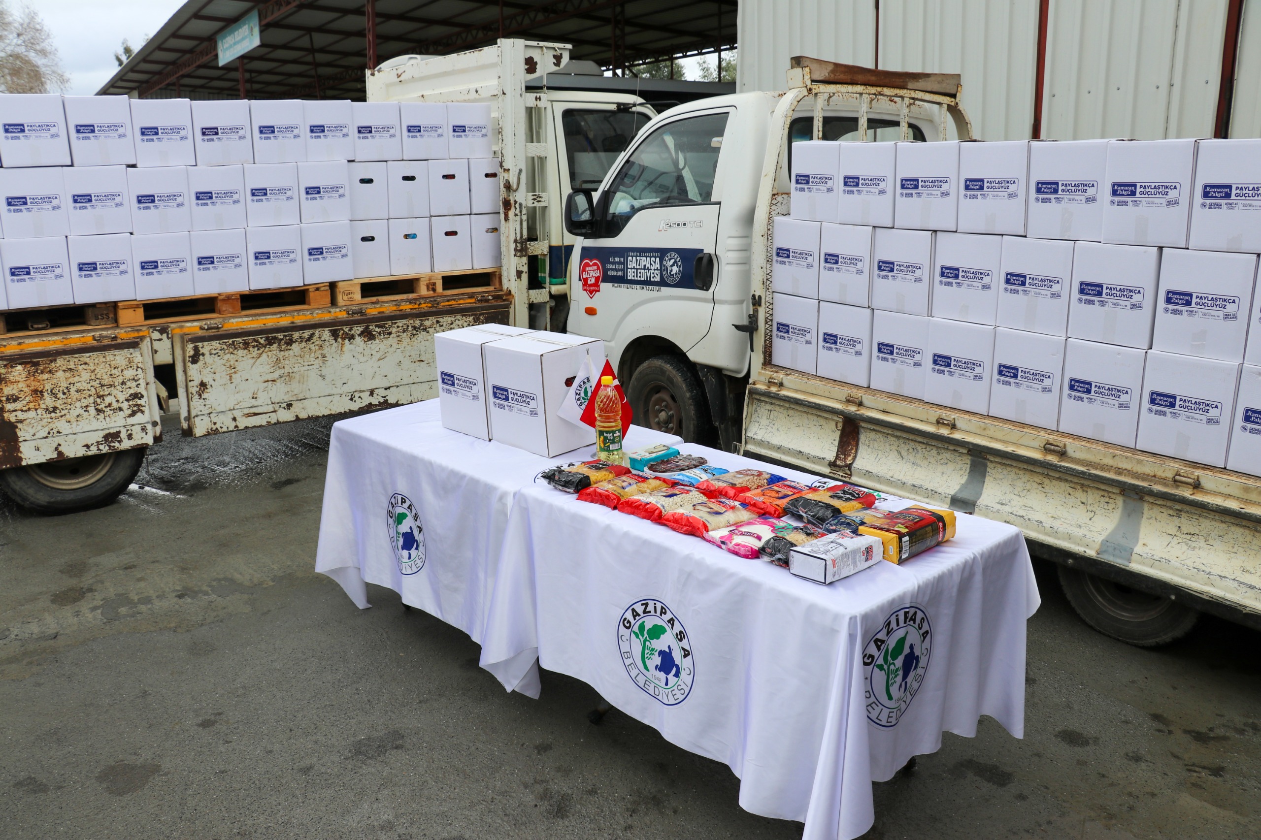 Gazipaşa’da ihtiyaç sahibi ailelere ramazan kolisi dağıtıldı