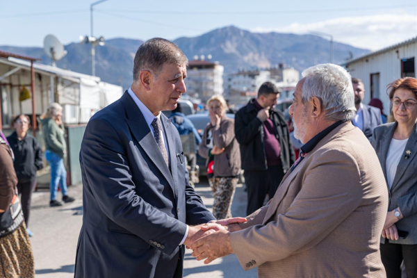 Başkan Tugay: Depremzedelere yönelik çabamız bundan sonra da sürecek
