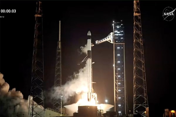 SpaceX ve NASA ISS’te azalan mürettebatı rahatlatmak için yeni astronat ekibini fırlattı