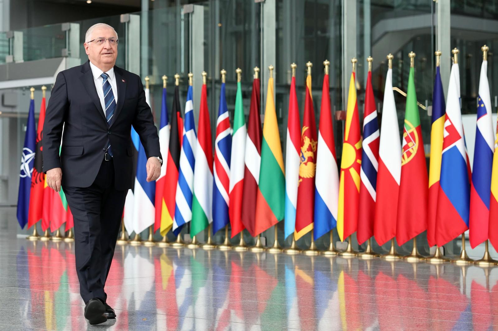 Bakan Güler, Somali Limanlar ve Deniz Ulaştırma Bakanı Nur ile görüştü