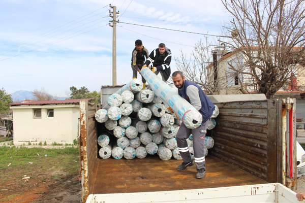 Büyükşehir’den çiftçiye sera naylonu desteği