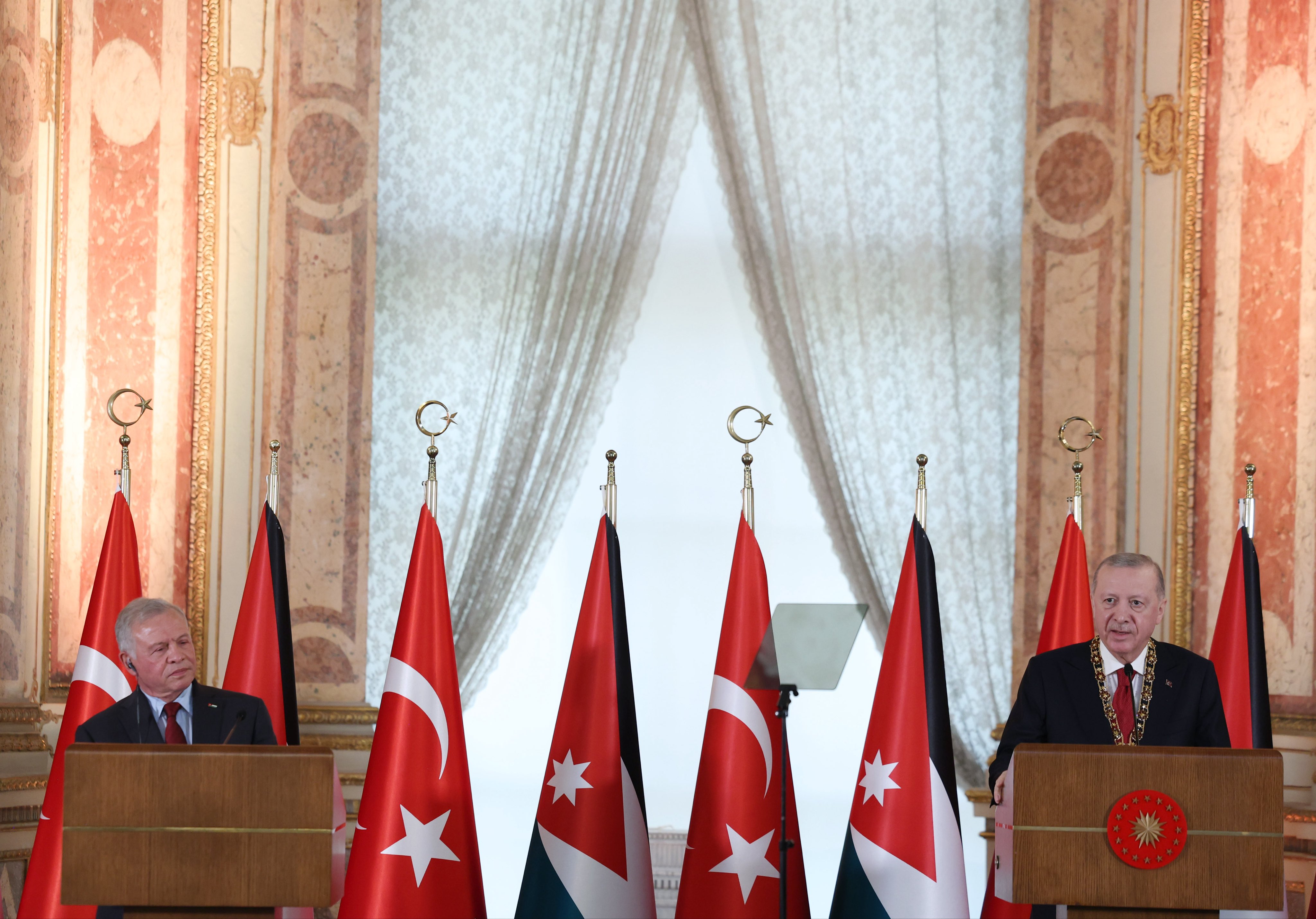 Ürdün Kralı 2. Abdullah’tan Cumhurbaşkanı Erdoğan’a devlet nişanı