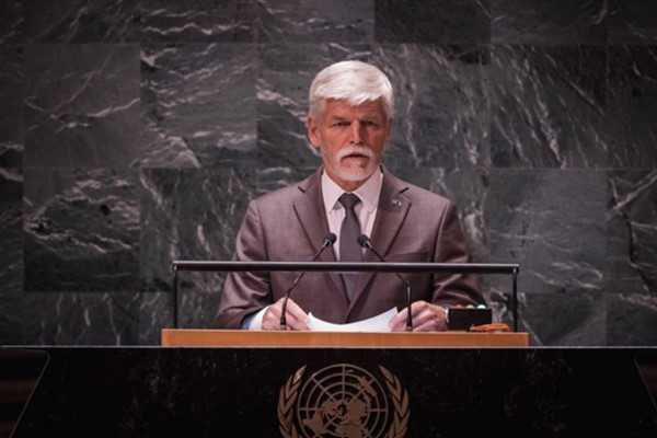 Pavel, Michigan Valisi Whitmer ile bir araya geldi