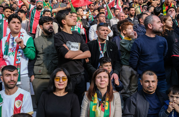Eş Başkan Bucak, Amedspor maçını izledi