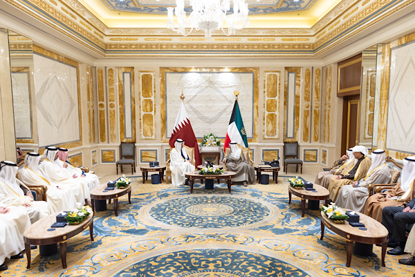 Kuveyt Emiri, Katar Başbakanı ile görüştü