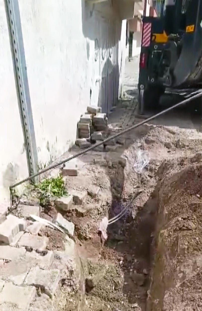 Dicle Elektrik’in yeraltı elektrik şebekesine kaçak elektrik saldırısı