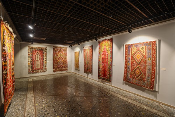 “Anadolu Seccadeleri: Kilimlerle Dokunan Hikayeler” sergisi kapılarını açtı