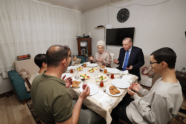 Cumhurbaşkanı Erdoğan, Kayacık ailesiyle iftar yaptı