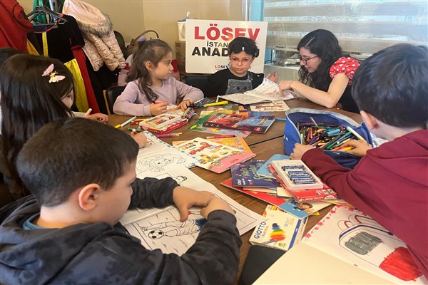 LÖSEV  İstanbul sevgi gününü anne ve çocuklarla kutladı