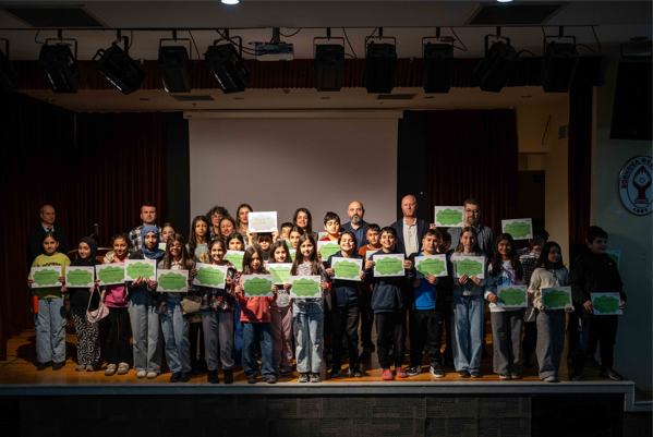 Bornova’da 179 genç sertifikalarını aldı