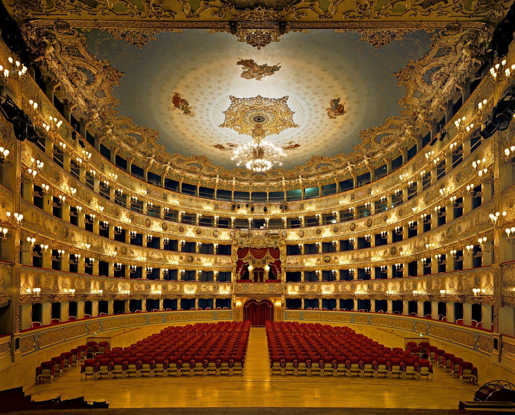 Ayasofya’dan Pantheon’a:‎ Coğrafyalar arasında mimari bağ