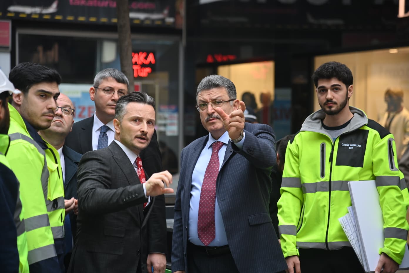 Başkan Genç, Uzun Sokak Cephe Sağlıklaştırma Projesi’ni yerinde inceledi