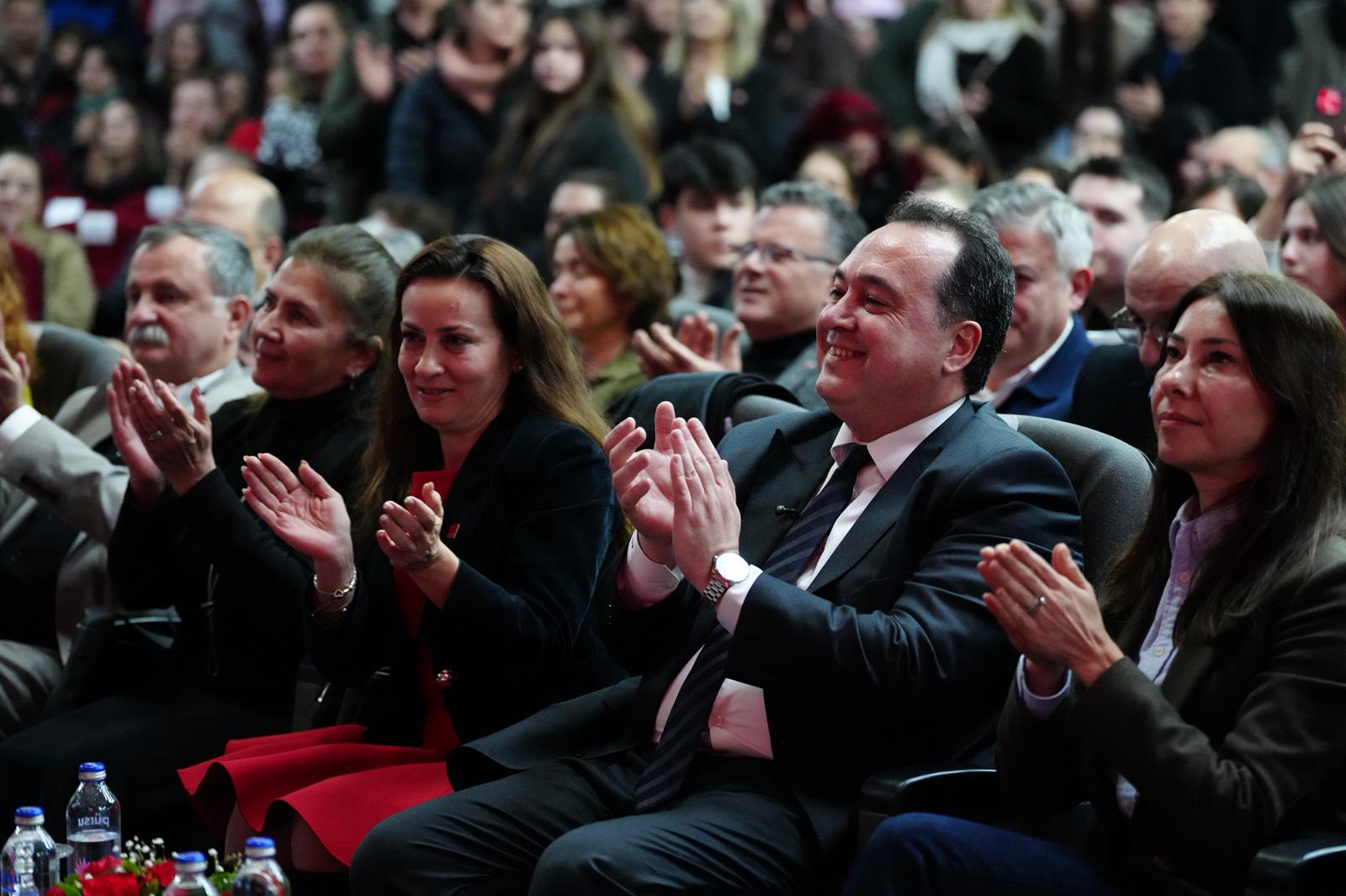 Manisa’da Gençlik Senfoni Orkestrası ilk konserini verdi