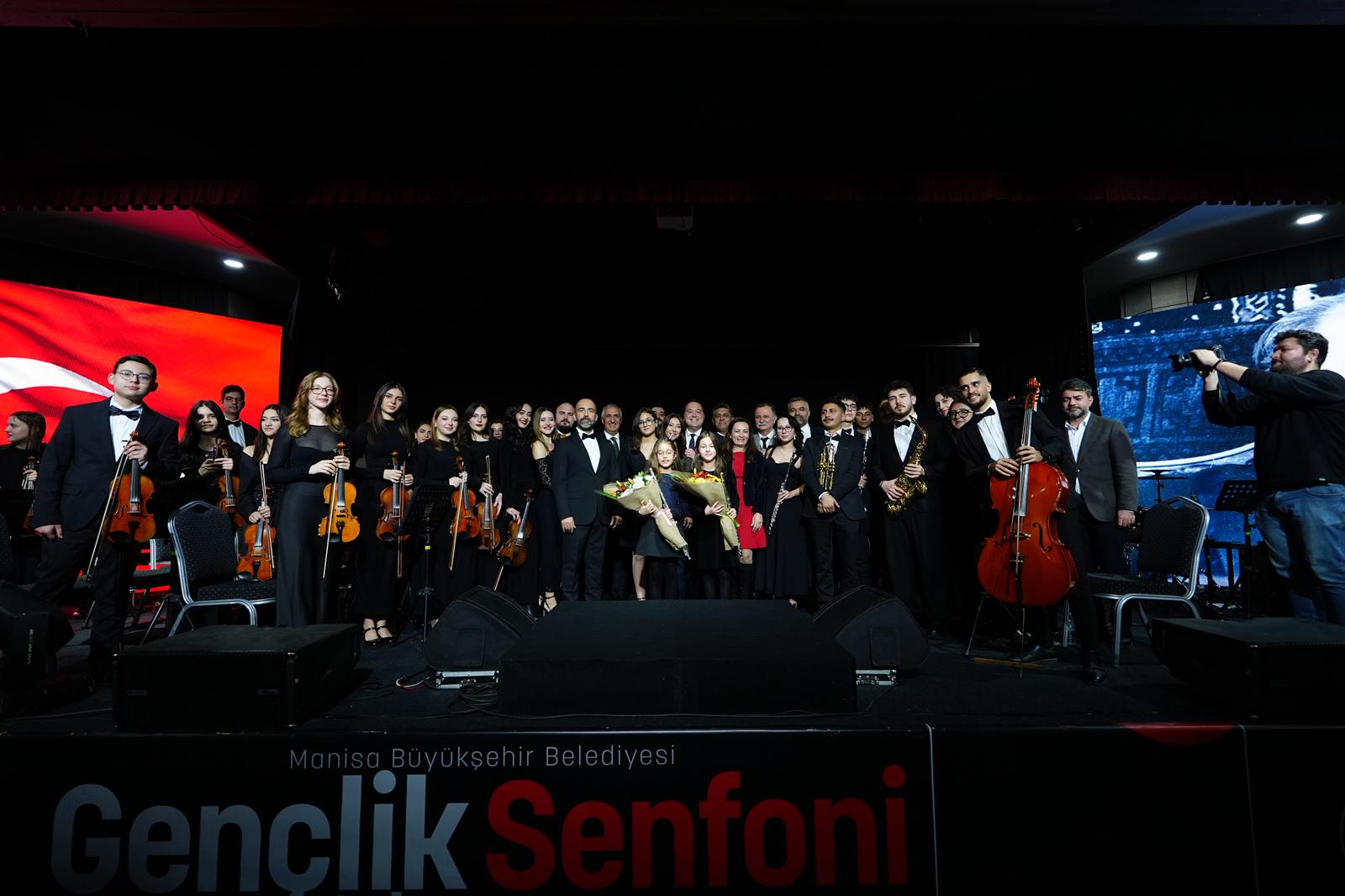 Manisa’da Gençlik Senfoni Orkestrası ilk konserini verdi