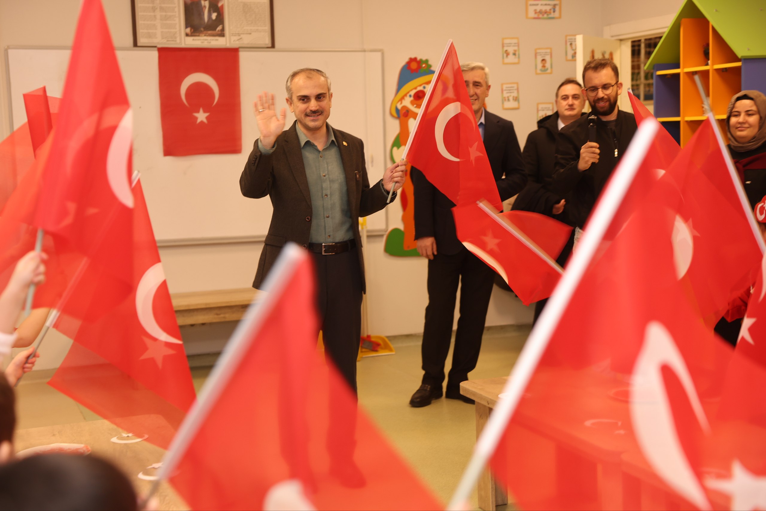 Başkan Çiftçi: Bayrak sevgisi en kıymetli değerdir