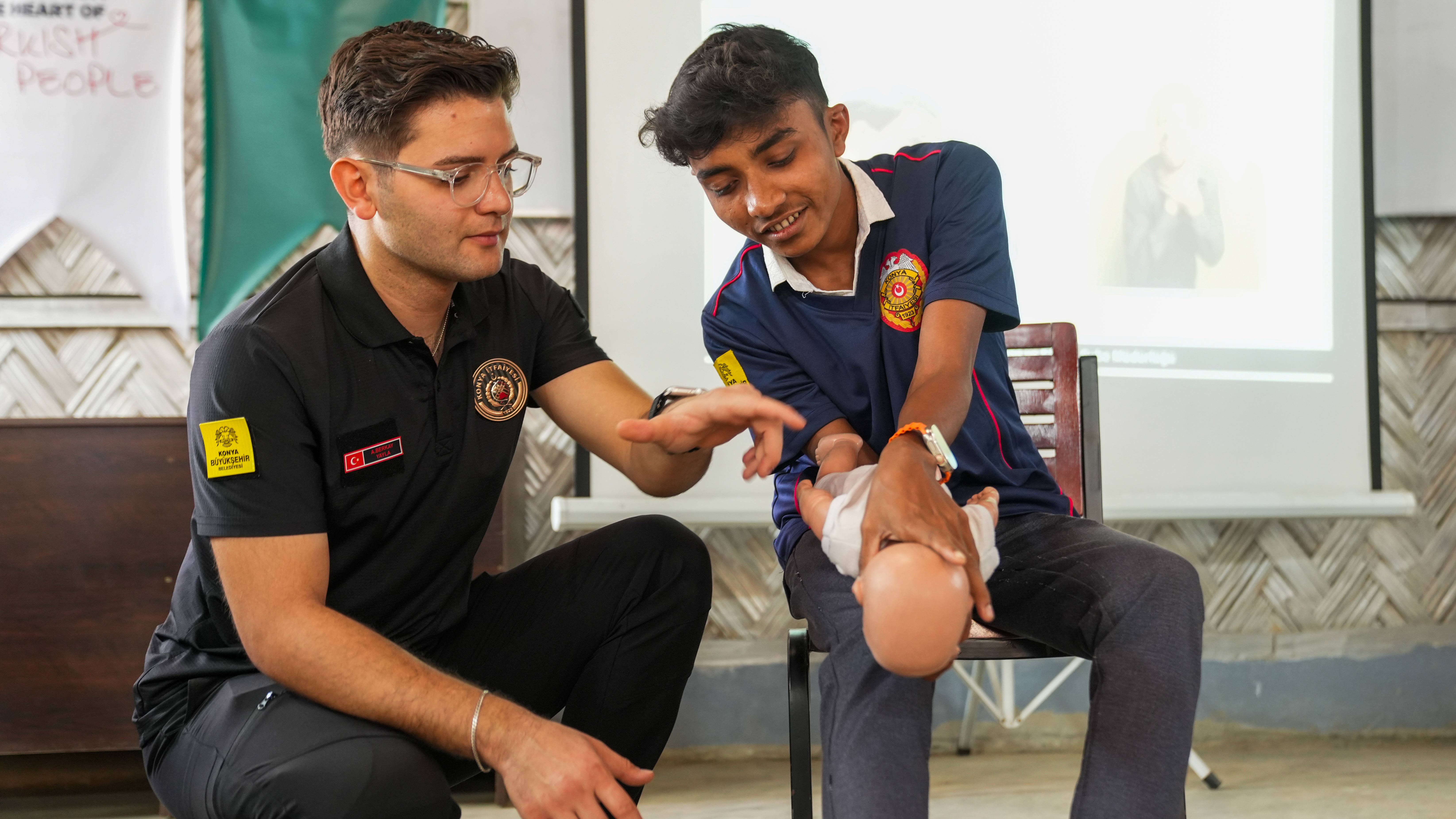 Arakanlı mültecilere afet eğitimi verildi
