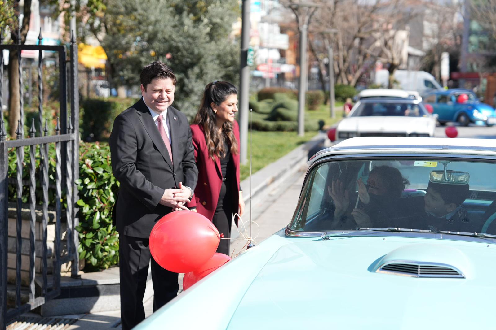 Kadıköy’de “Sevgililer Günü” konvoyu