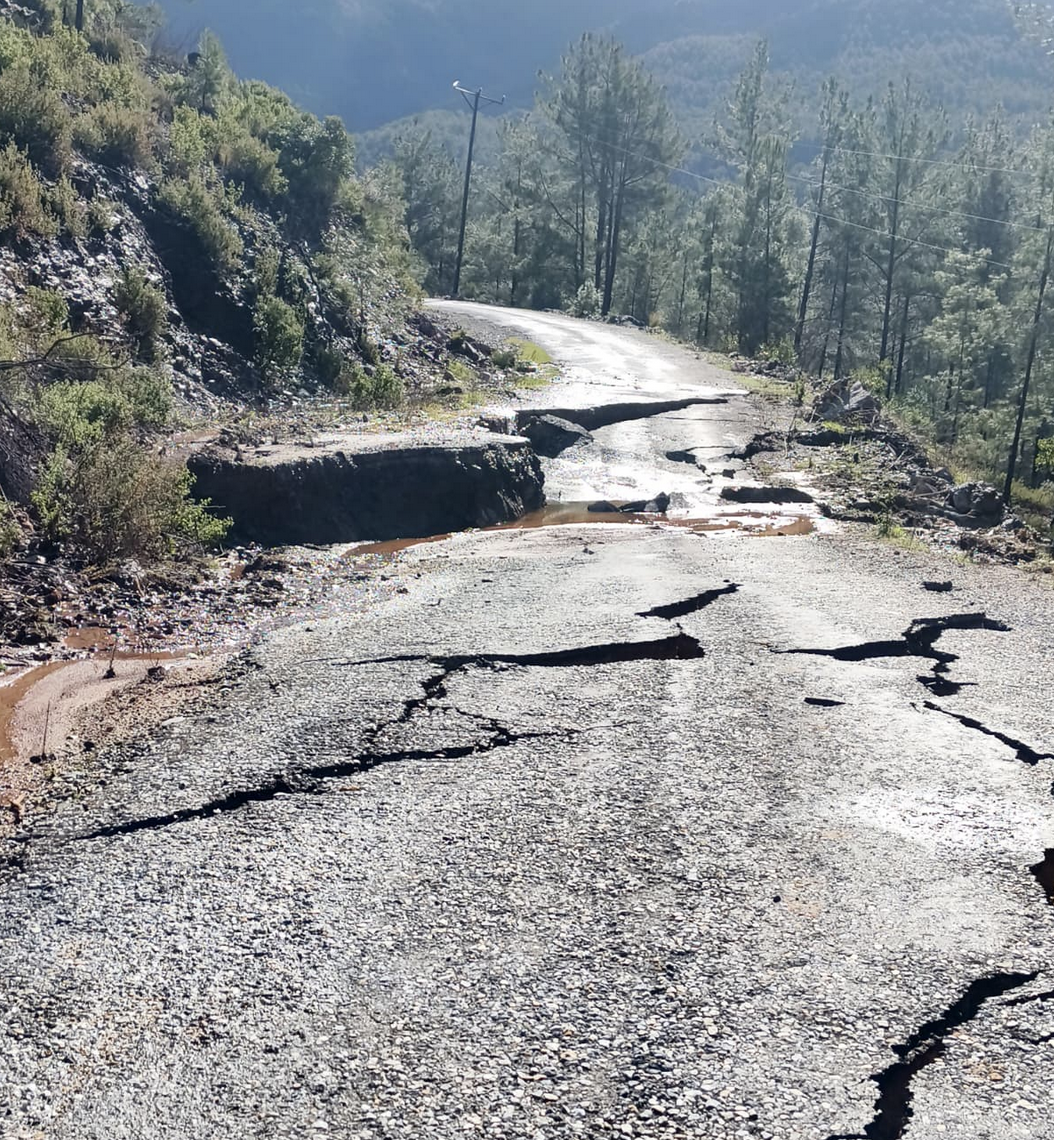 Alanya’da kapanan yollar için ekipler sahada