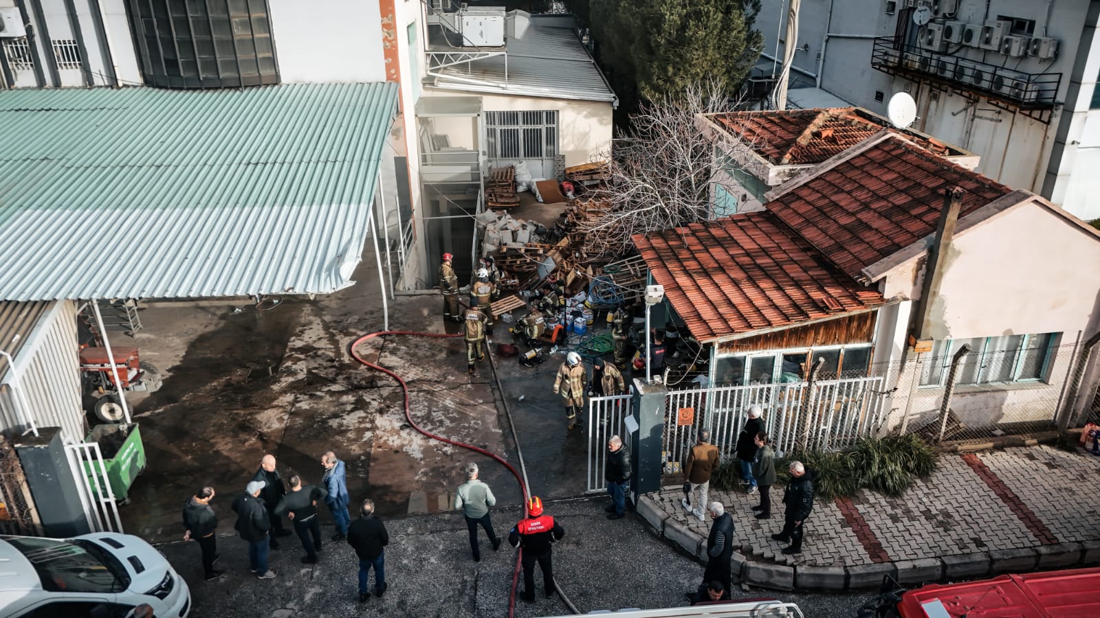Bornova’da fabrika yangını