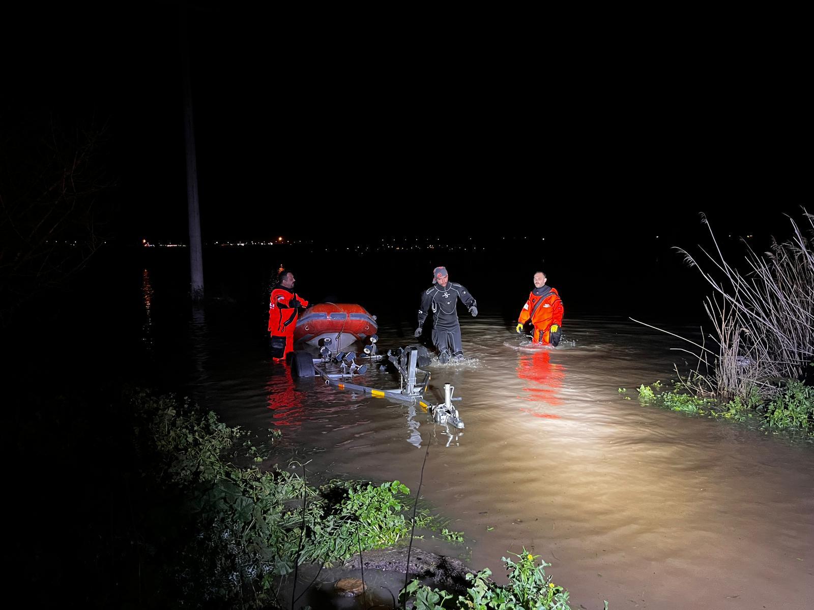 İzmir İtfaiyesi, taşkınlarda mahsur kalan hayvanlar için çalışma başlattı