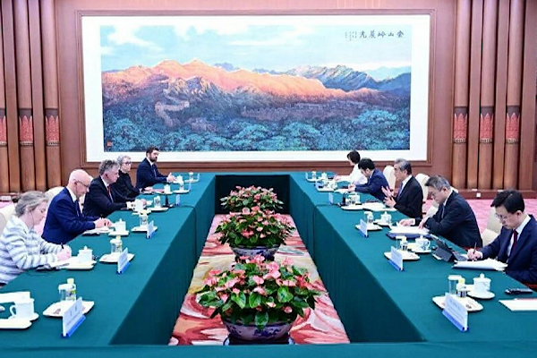 Wang, Starmer’in Ulusal Güvenlik Danışmanı Powell ile bir araya geldi