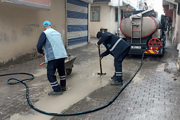 Eyyübiye’de yağış sonrası temizlik ve onarım seferberliği
