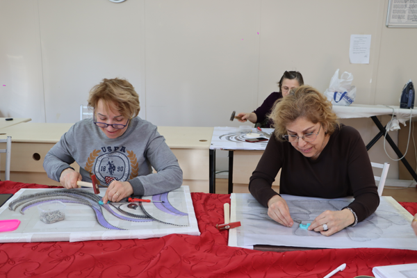 Maltepeli kadınlara yönelik filografiyi tanıtan dersler veriliyor