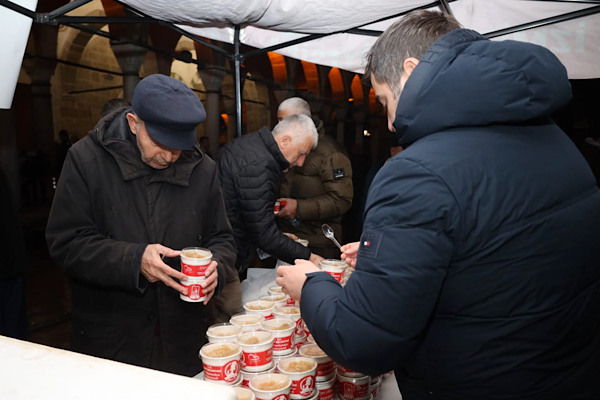İzmit’te Çanakkale şehitleri için helva ikramı