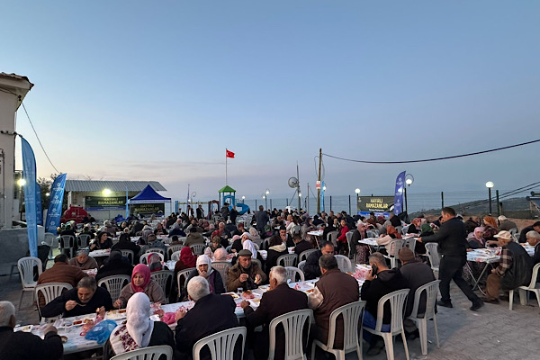 Aydın’ın farklı mahallelerinde Ramazan sofraları kuruldu