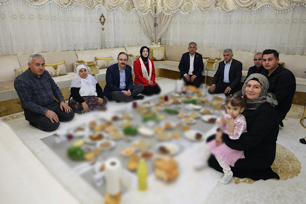 Vali Kızılkaya, Dünya Kadınlar Günü’nde şehit ailesiyle bir araya geldi