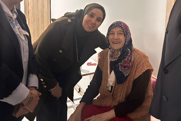 DEVA Partili Esen, yaşlı ve engelli vatandaşlarla buluştu