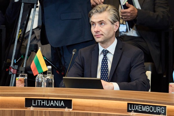 Bakan Budrys, Al Muraikhi ile görüştü