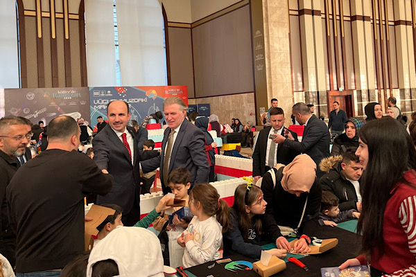 Başkan Altay, Konya Bilim Merkezi’nde çocuklarla bir araya geldi