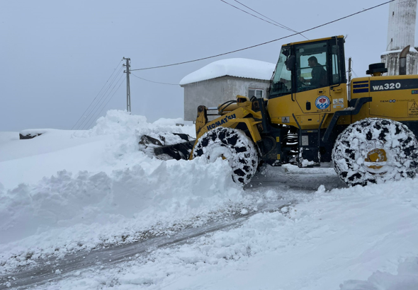 Düzeltme- Trabzon’da karla mücadele çalışmaları sürüyor